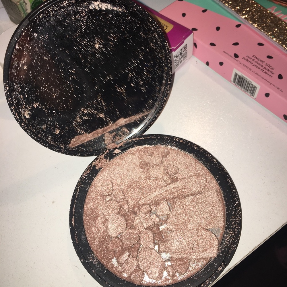 Just bought this&complete broken🙄🙄🤦‍♀️😩😩 WTF